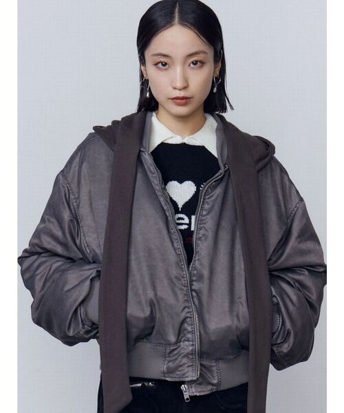 EMODA（エモダ）の「スカーフフーディナイロンブルゾン（ブルゾン・レディース・グレー/ブラック・FREE）」の2枚目の写真