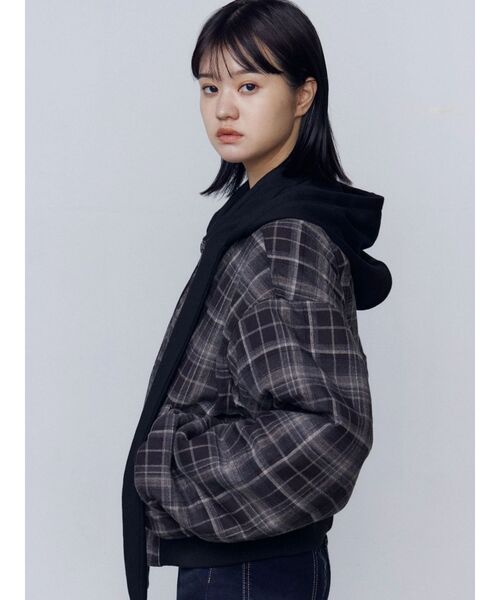 EMODA（エモダ）の「スカーフフーディナイロンブルゾン（ブルゾン・レディース・グレー/ブラック・FREE）」の15枚目の写真