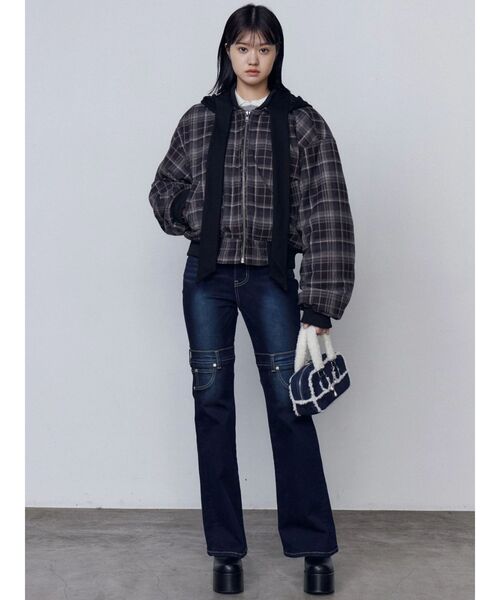 EMODA（エモダ）の「スカーフフーディナイロンブルゾン（ブルゾン・レディース・グレー/ブラック・FREE）」の17枚目の写真