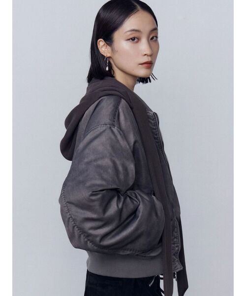 EMODA（エモダ）の「スカーフフーディナイロンブルゾン（ブルゾン・レディース・グレー/ブラック・FREE）」の21枚目の写真