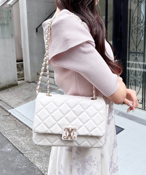 INGNI（イング）の「エンブレム付キルティングショルダーバッグ／A（ショルダーバッグ・レディース・ベージュ/ブラック/オフホワイト・-）」の4枚目の写真