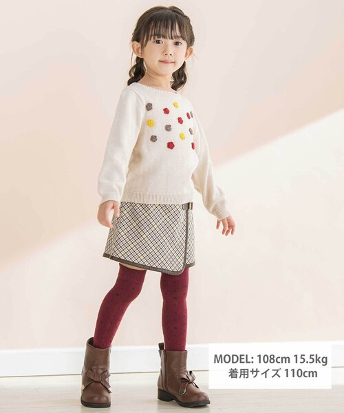 BeBe（ベベ）の「かぎ針花モチーフニットプルオーバー(100~140cm)（ニット/セーター・キッズ・ベージュ・120cm/140cm/100cm/110cm/130cm）」の2枚目の写真