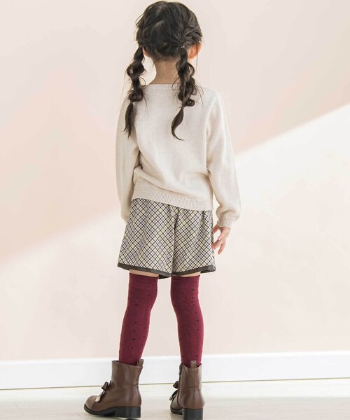 BeBe（ベベ）の「かぎ針花モチーフニットプルオーバー(100~140cm)（ニット/セーター・キッズ・ベージュ・120cm/140cm/100cm/110cm/130cm）」の3枚目の写真