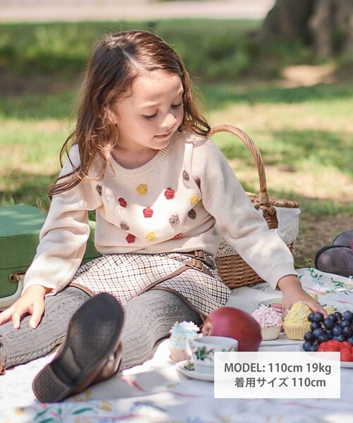 BeBe（ベベ）の「かぎ針花モチーフニットプルオーバー(100~140cm)（ニット/セーター・キッズ・ベージュ・120cm/140cm/100cm/110cm/130cm）」の4枚目の写真