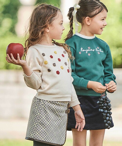 BeBe（ベベ）の「かぎ針花モチーフニットプルオーバー(100~140cm)（ニット/セーター・キッズ・ベージュ・120cm/140cm/100cm/110cm/130cm）」の6枚目の写真