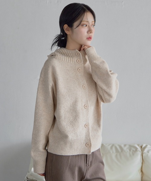 UNE MANSION(ユヌマンション)の「バラクラバー帽子ビッグボタンオーバーサイズニットカーディガン(ニット/セーター・レディース・ブラウン/オートミール/グレー/チャコールグレー・FREE)」の4枚目の写真