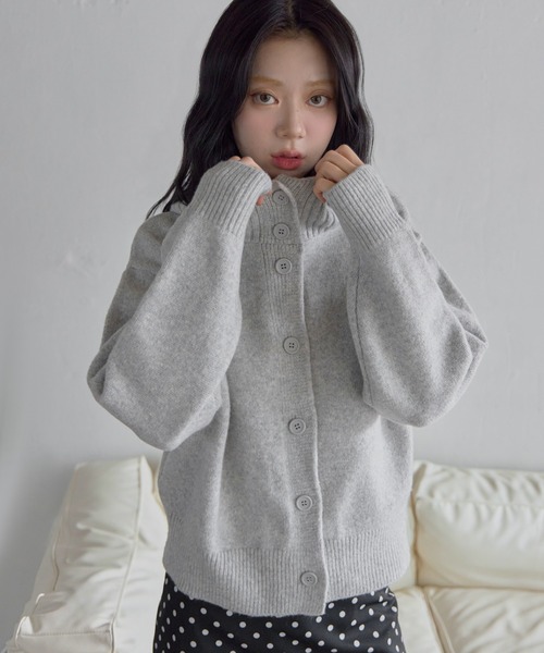 UNE MANSION(ユヌマンション)の「バラクラバー帽子ビッグボタンオーバーサイズニットカーディガン(ニット/セーター・レディース・ブラウン/オートミール/グレー/チャコールグレー・FREE)」の2枚目の写真