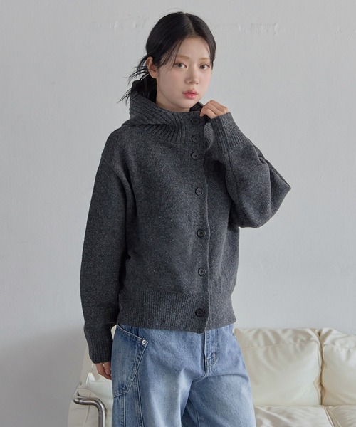 UNE MANSION(ユヌマンション)の「バラクラバー帽子ビッグボタンオーバーサイズニットカーディガン(ニット/セーター・レディース・ブラウン/オートミール/グレー/チャコールグレー・FREE)」の9枚目の写真