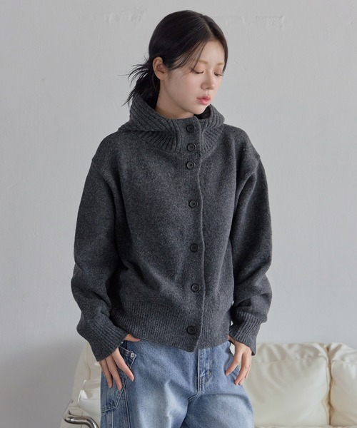 UNE MANSION(ユヌマンション)の「バラクラバー帽子ビッグボタンオーバーサイズニットカーディガン(ニット/セーター・レディース・ブラウン/オートミール/グレー/チャコールグレー・FREE)」の10枚目の写真