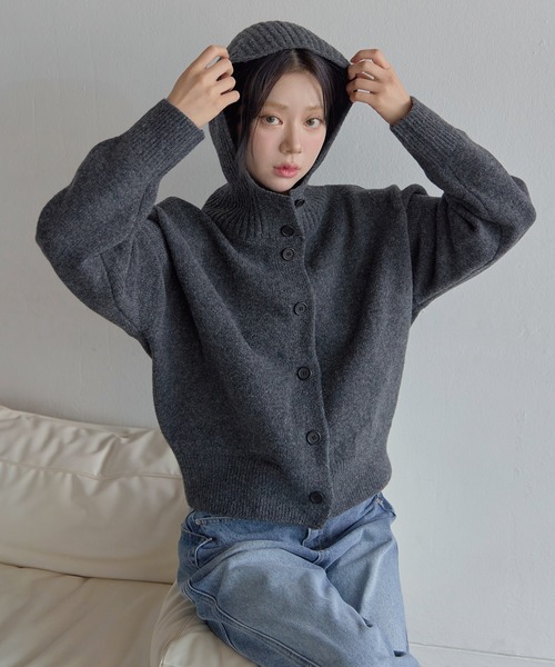 UNE MANSION(ユヌマンション)の「バラクラバー帽子ビッグボタンオーバーサイズニットカーディガン(ニット/セーター・レディース・ブラウン/オートミール/グレー/チャコールグレー・FREE)」の13枚目の写真