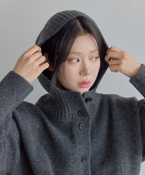 UNE MANSION(ユヌマンション)の「バラクラバー帽子ビッグボタンオーバーサイズニットカーディガン(ニット/セーター・レディース・ブラウン/オートミール/グレー/チャコールグレー・FREE)」の14枚目の写真