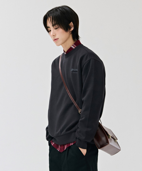 CHASECULT(チェイスカルト)の「男性背面グラフィックスウェットシャツ-チャコール(スウェット・メンズ・チャコールグレー・105/100/95)」の3枚目の写真