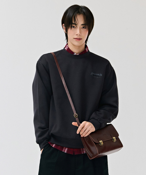 CHASECULT(チェイスカルト)の「男性背面グラフィックスウェットシャツ-チャコール(スウェット・メンズ・チャコールグレー・105/100/95)」の4枚目の写真