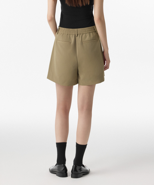 MUSINSA STANDARD WOMAN（ムシンサスタンダードウーマン）の「ウィメンズリネンライクワンタックバンディングショーツ[ベージュ]（その他パンツ・レディース・その他・30/24/25/26/27/28/29）」の4枚目の写真