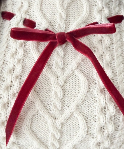 F i.n.t（フィント）の「ハートはしごリボンケーブルニットプルオーバー/fint フィント（ニット/セーター・レディース・ライトグレー/オフホワイト・FREE）」の7枚目の写真