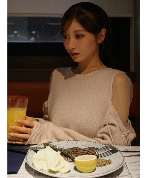 SNIDEL（スナイデル）の「シースルーショルダーニットプルオーバー（ニット/セーター・レディース・ライトブルー/ピンクベージュ/ダークブラウン・F）」の18枚目の写真