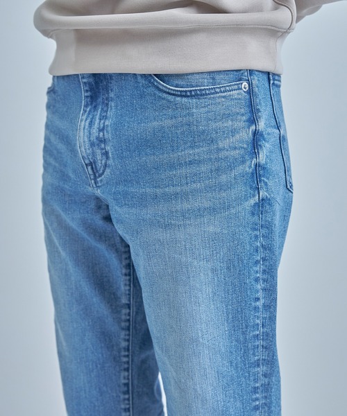 MEN'S BIGI（メンズビギ）の「【RED CARD/レッドカード】別注 Bass クリーンライトデニム（デニムパンツ・メンズ・ブルー・31/29/28/30/32）」の4枚目の写真