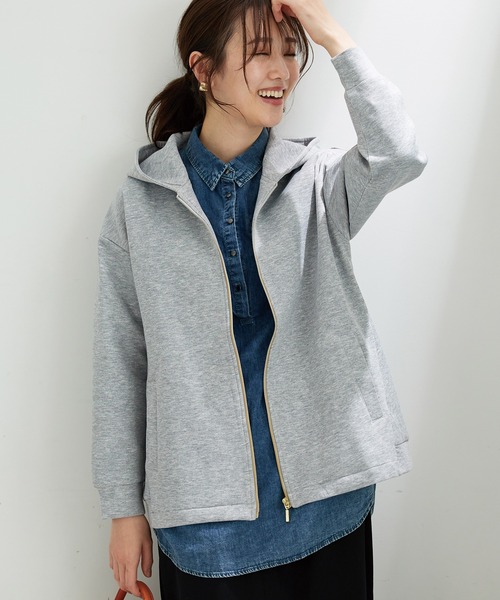 BELLUNA PLUS(ベルーナ)の「とろみ素材裾タックパーカー(パーカー・レディース・チャコール/ライラック/セージグリーン/杢グレー/ベビーピンク/アイボリー・MEDIUM/LARGE/X-LARGE)」の11枚目の写真