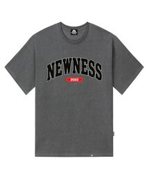 NEWNESS VARSITY LOGO Tシャツ - ピグメントブラック