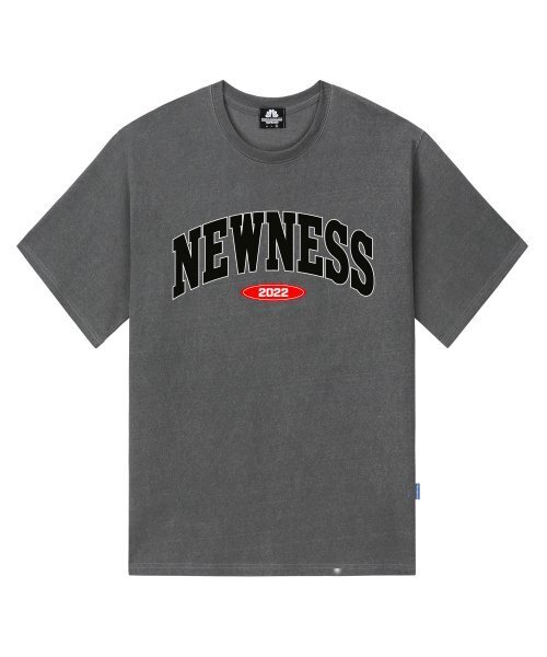 TRIPSHION(トリップション)の「NEWNESS VARSITY LOGO Tシャツ - ピグメントブラック(Tシャツ/カットソー・メンズ・その他・MEDIUM)」の1枚目の写真