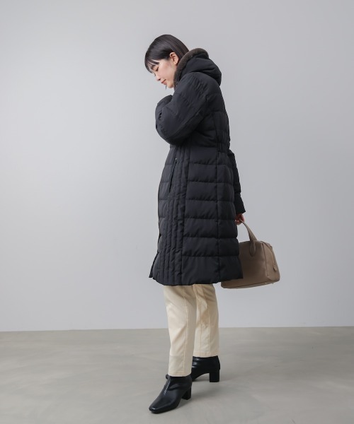 Bou Jeloud(ブージュルード)の「高密度タックロングダウン(ダウンジャケット/コート・レディース・モカ/ブラック・38)」の22枚目の写真