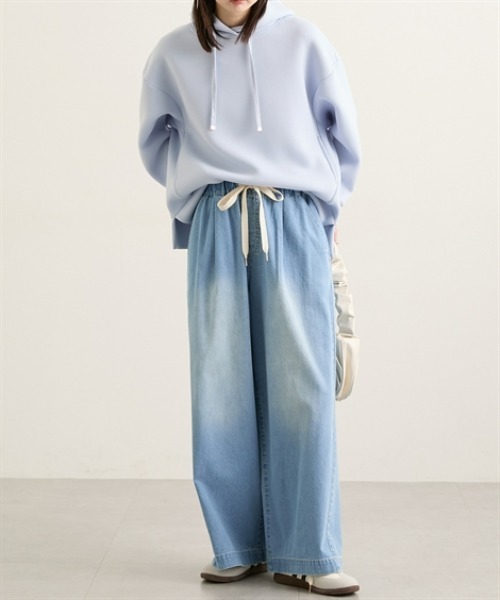 nissen（ニッセン）の「【低身長/高身長サイズ有】柔らかワイドイージーデニムパンツ（Petitjo/slattgir）（デニムパンツ・レディース・ブルー系/ネイビー系・3L/LL/L/M/T5L/T4L/T3L/TLL/TL/TM/PL/PM/PS/PSS）」の4枚目の写真