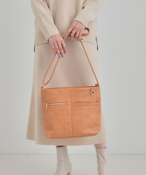 SHOO・LA・RUE（シューラルー）の「【8ポケット】フロント切り替えショルダーバッグ（ショルダーバッグ・レディース・ベージュ/ライトパープル/グリーン/ピンク系/ブルー/ブラック・00）」の6枚目の写真