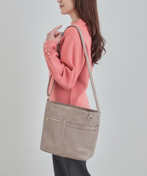 SHOO・LA・RUE（シューラルー）の「【8ポケット】フロント切り替えショルダーバッグ（ショルダーバッグ・レディース・ベージュ/ライトパープル/グリーン/ピンク系/ブルー/ブラック・00）」の5枚目の写真