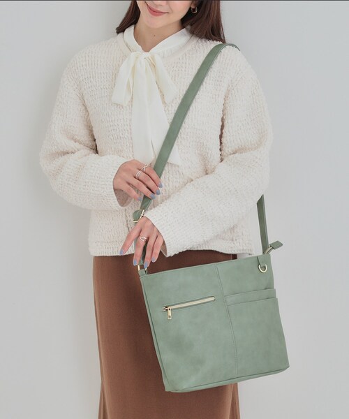 SHOO・LA・RUE（シューラルー）の「【8ポケット】フロント切り替えショルダーバッグ（ショルダーバッグ・レディース・ベージュ/ライトパープル/グリーン/ピンク系/ブルー/ブラック・00）」の3枚目の写真