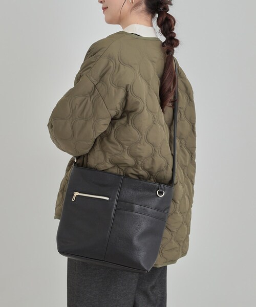 SHOO・LA・RUE（シューラルー）の「【8ポケット】フロント切り替えショルダーバッグ（ショルダーバッグ・レディース・ベージュ/ライトパープル/グリーン/ピンク系/ブルー/ブラック・00）」の20枚目の写真