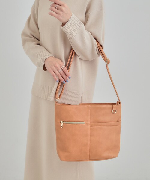 SHOO・LA・RUE(シューラルー)の「【8ポケット】フロント切替 ショルダーバッグ(ショルダーバッグ・レディース・ベージュ/ライトパープル/グリーン/ピンク系/ブルー/ブラック・00)」の16枚目の写真