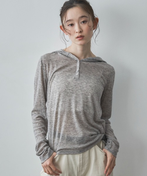 feepur（フェピュール）の「ヘンリーネックフーディーシアーロンTee（Tシャツ/カットソー・レディース・ブラウン/オフホワイト/グレー/ブラック・MEDIUM）」の4枚目の写真