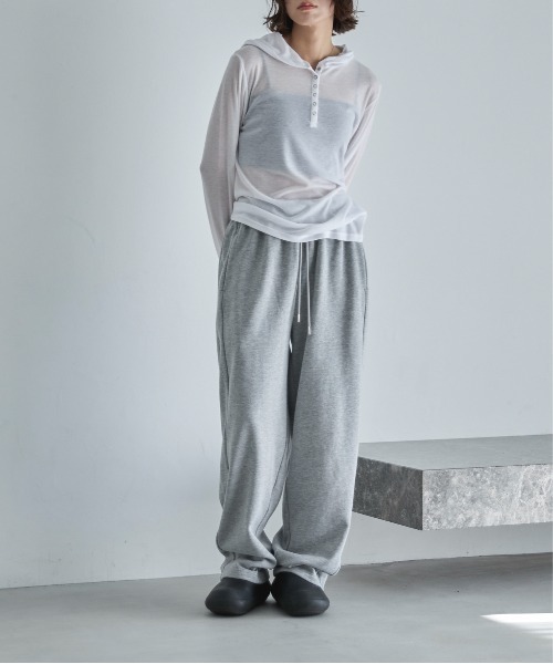 feepur（フェピュール）の「ヘンリーネックフーディーシアーロンTee（Tシャツ/カットソー・レディース・ブラウン/オフホワイト/グレー/ブラック・MEDIUM）」の5枚目の写真