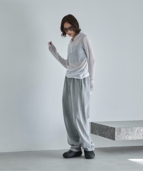 feepur（フェピュール）の「ヘンリーネックフーディーシアーロンTee（Tシャツ/カットソー・レディース・ブラウン/オフホワイト/グレー/ブラック・MEDIUM）」の7枚目の写真