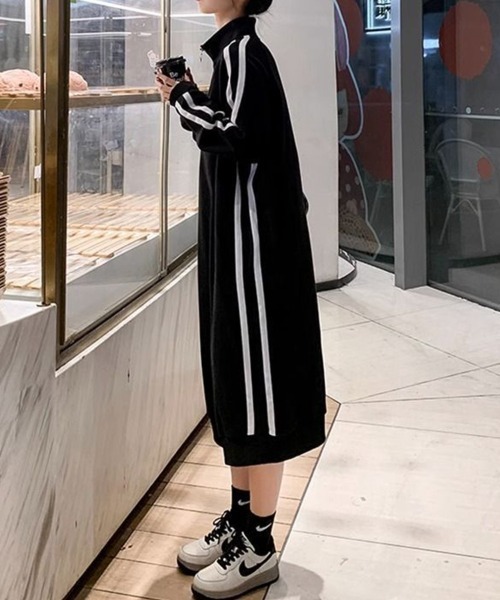 SallyLunn(サリーラン)の「ハーフジップトラックワンピース(ワンピース・レディース・スミクロ・MEDIUM/LARGE/X-LARGE)」の2枚目の写真