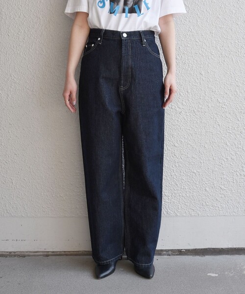 quaranciel(カランシエル)の「〈洗濯機可能〉ハイライズ ルーズ ワイド デニム パンツ(デニムパンツ・レディース・オフホワイト/ネイビー/ブルー/ブラウン・40/38/36)」の9枚目の写真