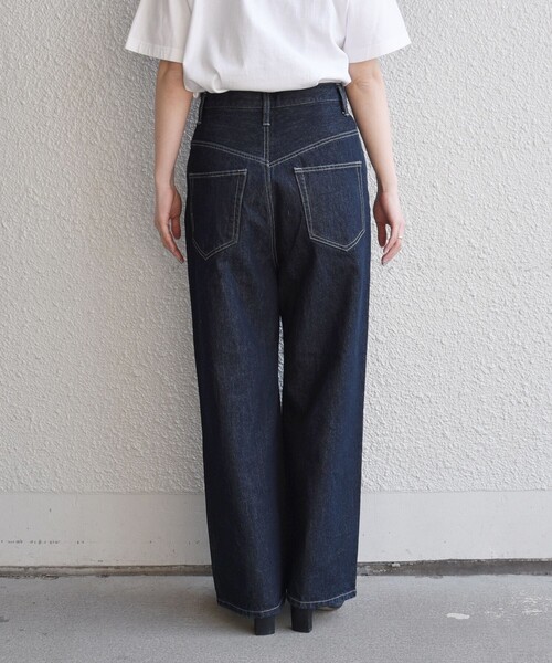 quaranciel(カランシエル)の「〈洗濯機可能〉ハイライズ ルーズ ワイド デニム パンツ(デニムパンツ・レディース・オフホワイト/ネイビー/ブルー/ブラウン・40/38/36)」の11枚目の写真
