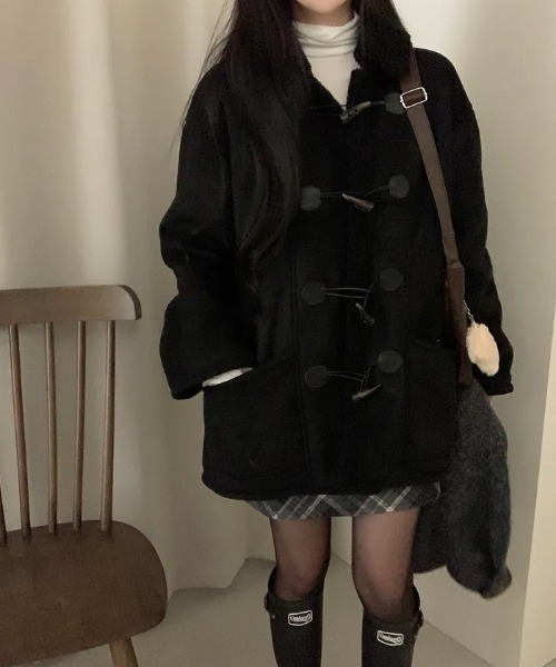 FAVORITO(ファヴォリート)の「フェイクムートンジャケット(ムートンコート・レディース・ベージュ/ブラック・F)」の18枚目の写真