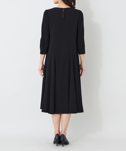 TO BE CHIC（トゥー ビー シック）の「バックサテンパネルライン フレアワンピース（ワンピース・レディース・ブラック/ピンク系その他2・40）」の9枚目の写真