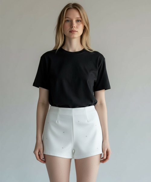 BORN SLIPPY(ボーンスリッピー)の「Soft Crystal Winter Fleece Shorts (Ivory)(その他パンツ・レディース・その他・SMALL/MEDIUM/LARGE)」の1枚目の写真