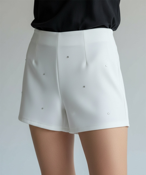 BORN SLIPPY(ボーンスリッピー)の「Soft Crystal Winter Fleece Shorts (Ivory)(その他パンツ・レディース・その他・SMALL/MEDIUM/LARGE)」の3枚目の写真