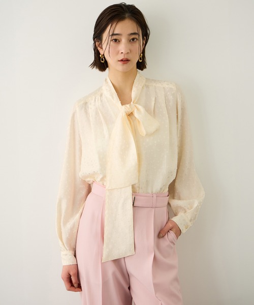 ROPE'（ロペ）の「2WAYドットジャガードボウタイブラウス/イージーケア（シャツ/ブラウス・レディース・ブラック/オフホワイト・FREE）」の4枚目の写真