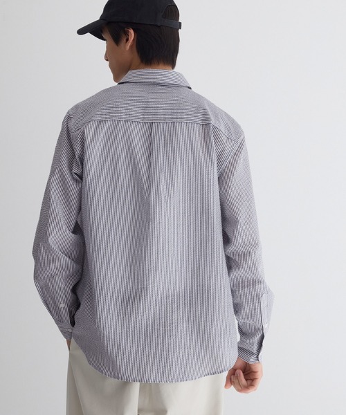 coca(coca)(コカ)の「シアサッカーストライプ長袖シャツ(シャツ/ブラウス・メンズ・ネイビー/カーキ・XL/L/M)」の6枚目の写真