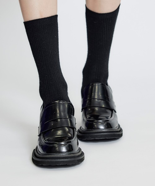 REDYAZEL（レディアゼル）の「レザーライクチャンキーヒールローファー（パンプス・レディース・ブラック・LARGE/MEDIUM）」の8枚目の写真