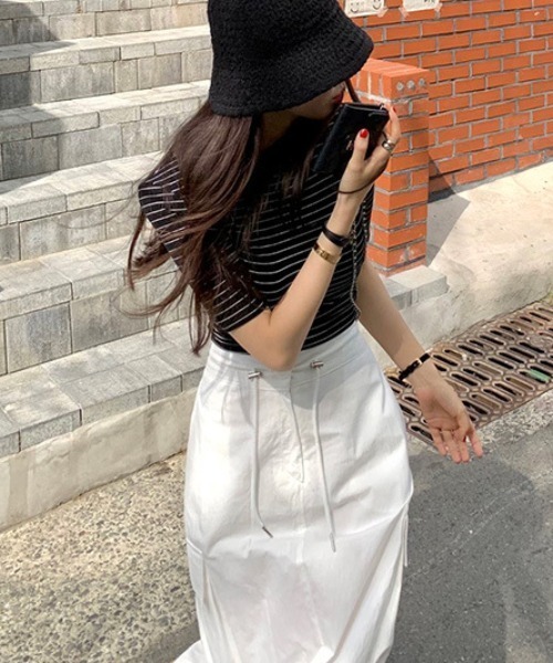 FREE STYLISTS(フリー スタイリスト)の「YUGA_YGMC High-waisted drawstring slit skirt(スカート・レディース・ホワイト/ブラック・FREE)」の15枚目の写真