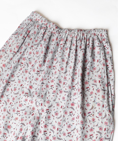 HOLIDAY(ホリデイ)の「FLOWER PRINT PANTS フラワープリントパンツ(その他パンツ・レディース・ブラウン/グレー・ONE SIZE)」の4枚目の写真