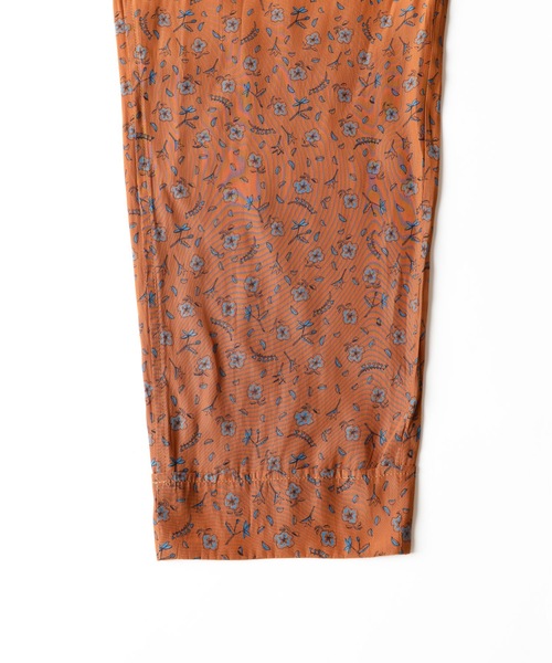 HOLIDAY(ホリデイ)の「FLOWER PRINT PANTS フラワープリントパンツ(その他パンツ・レディース・ブラウン/グレー・ONE SIZE)」の7枚目の写真