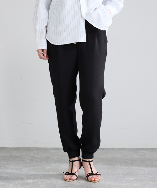 IENA(イエナ)の「《追加/洗濯機洗い可》イージージョガーパンツ(スウェットパンツ・レディース・ブラック/ホワイト・38/36)」の1枚目の写真