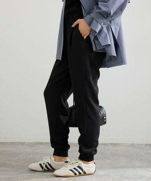 IENA(イエナ)の「《追加/洗濯機洗い可》イージージョガーパンツ(スウェットパンツ・レディース・ブラック/ホワイト・38/36)」の13枚目の写真