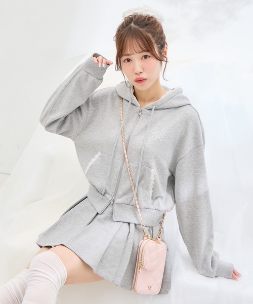 INGNI（イング）の「レース付胸ロゴスウェットショートジップパーカー(セットアップ対応)（パーカー・レディース・オフホワイト/グレー/ブラック/ライトピンク・M）」の4枚目の写真